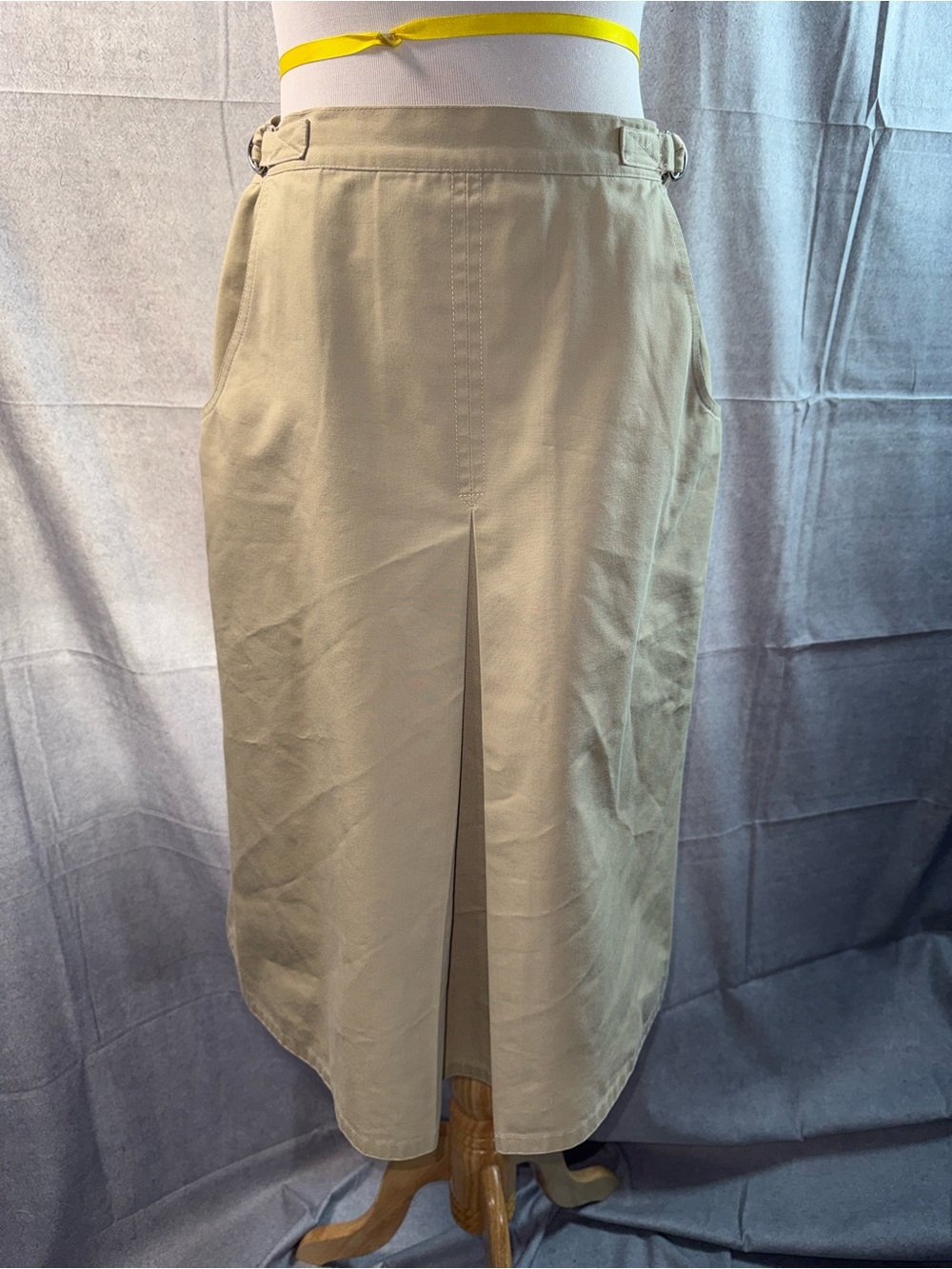 1903-Vintage Abvien Classic Beige Bermudas Midi Shorts with Front Pleat